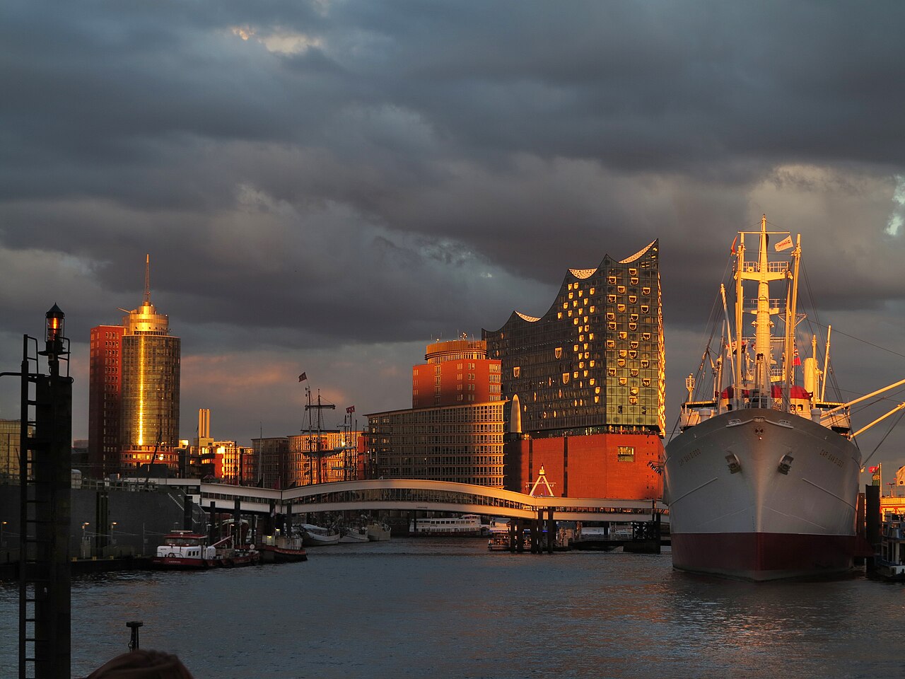 Elbphilharmonie in der Abendsonne